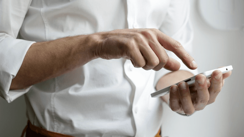 Scheda Google di un'attività locale con recensioni a stelle e valutazioni dei clienti