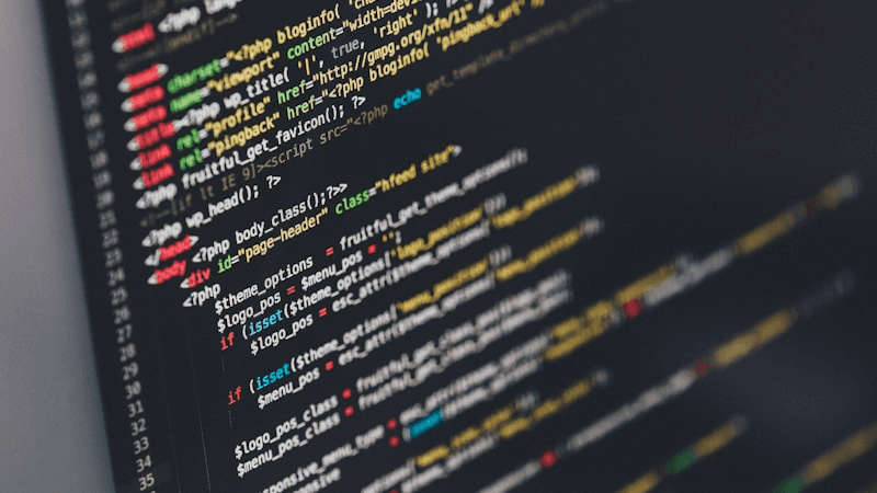 Schermata di un browser con indicatore di caricamento lento su sfondo scuro professionale